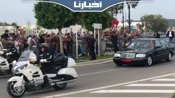 شاهد لحظة استقبال الملك محمد السادس بطنجة